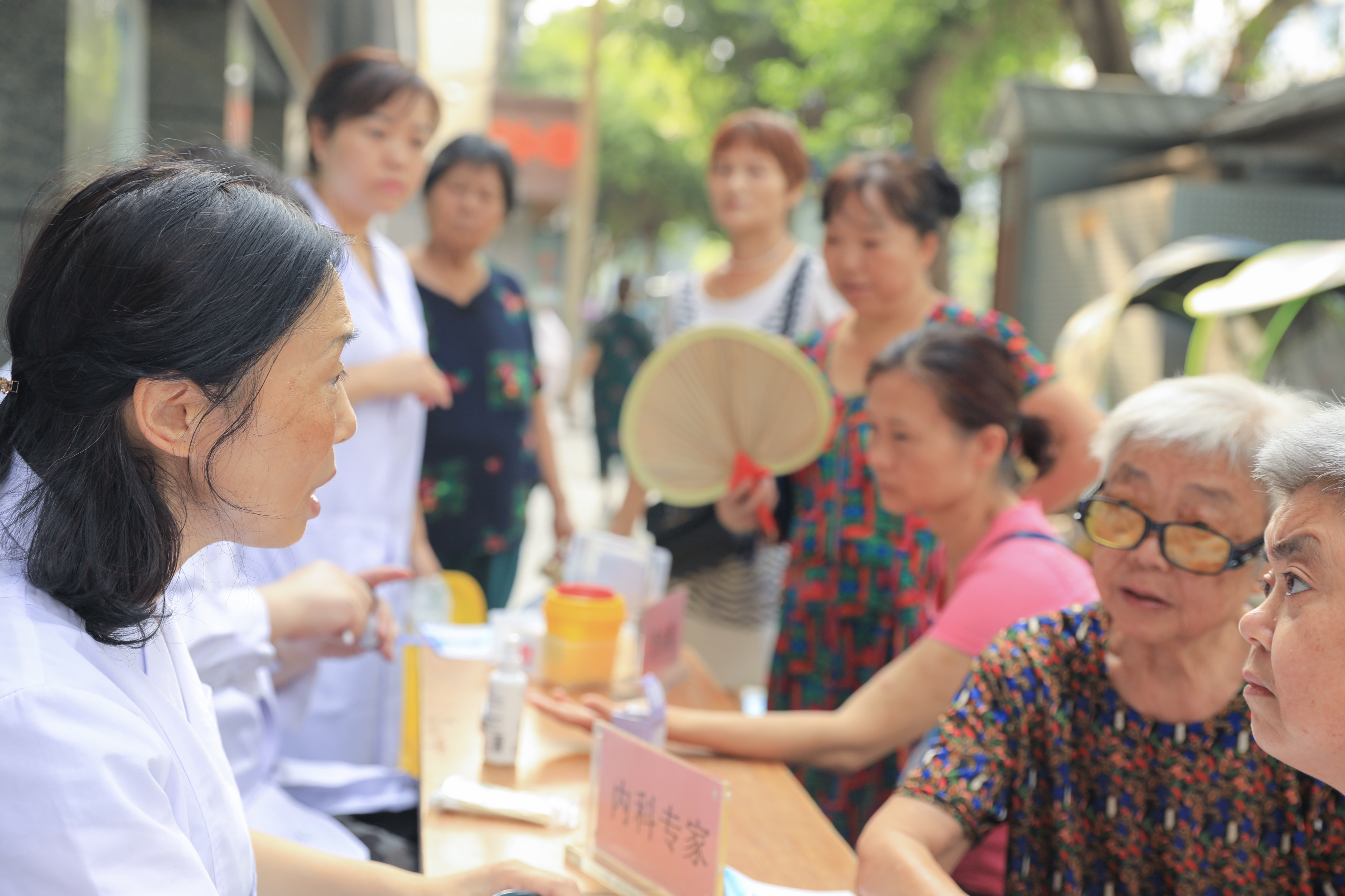 南充衛(wèi)生學(xué)校附屬醫(yī)院  第二屆“中國(guó)醫(yī)師節(jié)”義診活動(dòng)