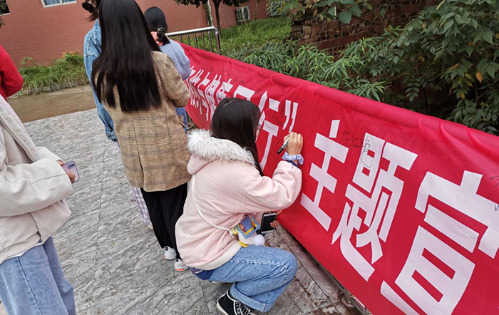 “與心靈相約 與健康同行”簽名活動(dòng)暨“心靈許愿樹(shù)”活動(dòng)圓滿成功